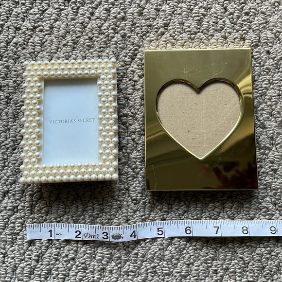 Bundle of 2 Fun & Girly Photo Frames In Gold Heart Cutout & Pearl Beaded Border - Picture 6 of 7